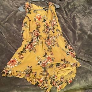 Yellow gold ruffle romper XL - pink flowers